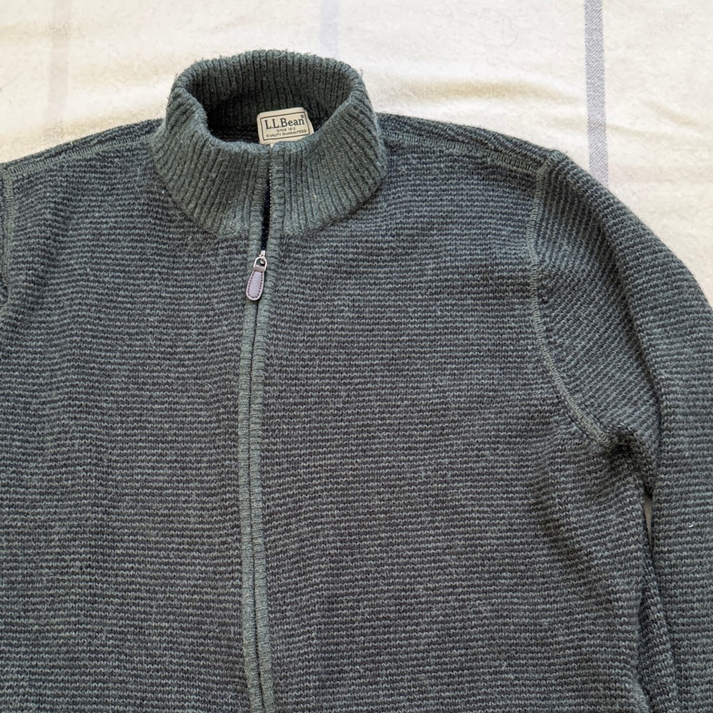 L.L. Bean Men's Dark Navy and Hunter Green Merino Wool Sweater - Picture 3 of 13